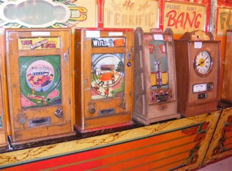 Retro Fruit Machines From Yesteryear .